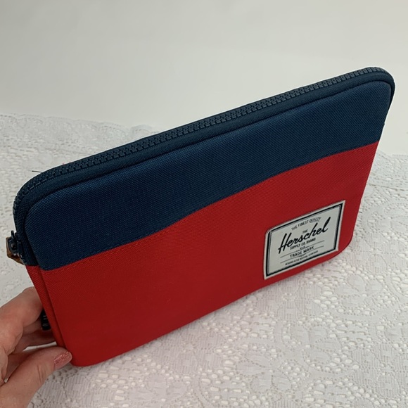 Herschel Zippered Pouch bag Tablet cover Red Blue Zip close Padded - Picture 5 of 11